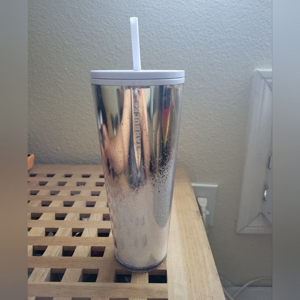 2019 Holiday 24oz Starbucks tumbler - Picture 3 of 11
